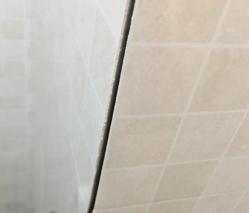 雅安市瓷砖空鼓维修公司分享阳台瓷砖脱落的修复过程可以分为以下几个步骤