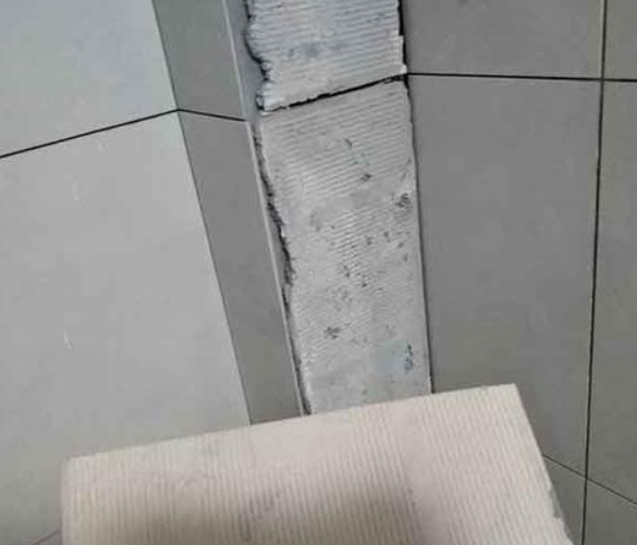 雅安市瓷砖空鼓维修公司分享下厨房瓷砖脱落的补救措施。